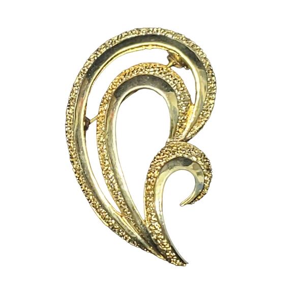 Vintage Casual Corner Design Gold Tone Abstract Shape Swirly Curl Pin / Brooch - Picture 1 of 5